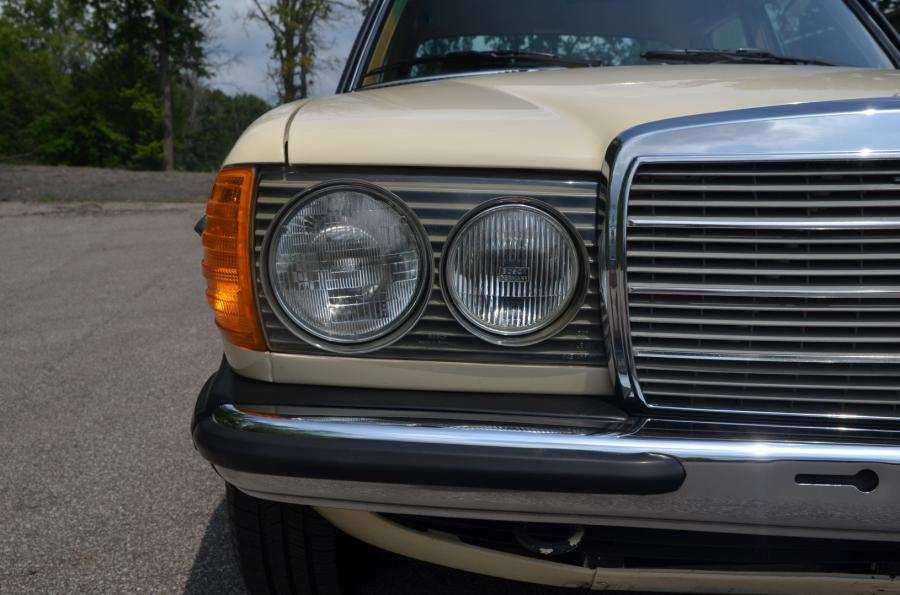 Детали экстерьера Mercedes-Benz 240 D (Bm.123.123) 1983 года  (EU) (фото 16 из 80)